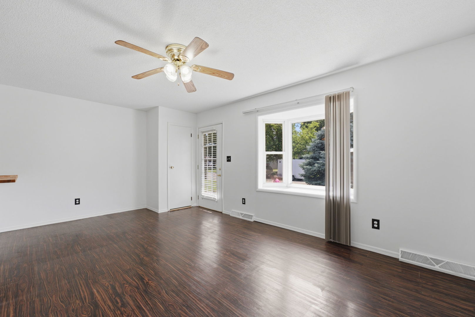 414 15th Place Property Photo 7