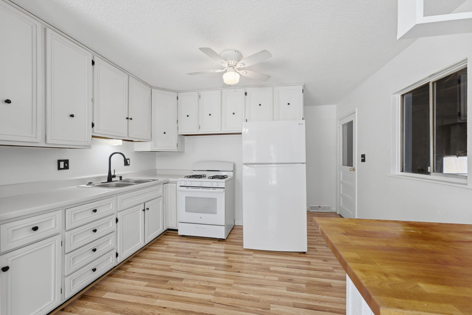 414 15th Place Property Photo 9
