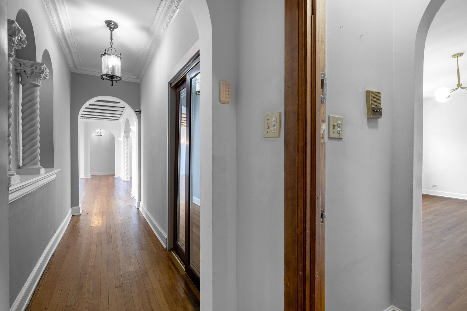 7370 S South Shore Drive 3w Property Photo 3