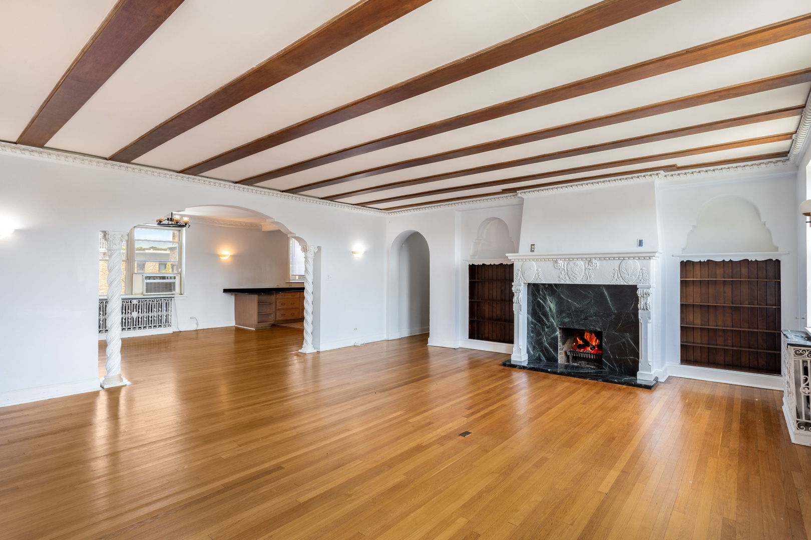 7370 S South Shore Drive 3w Property Photo 5