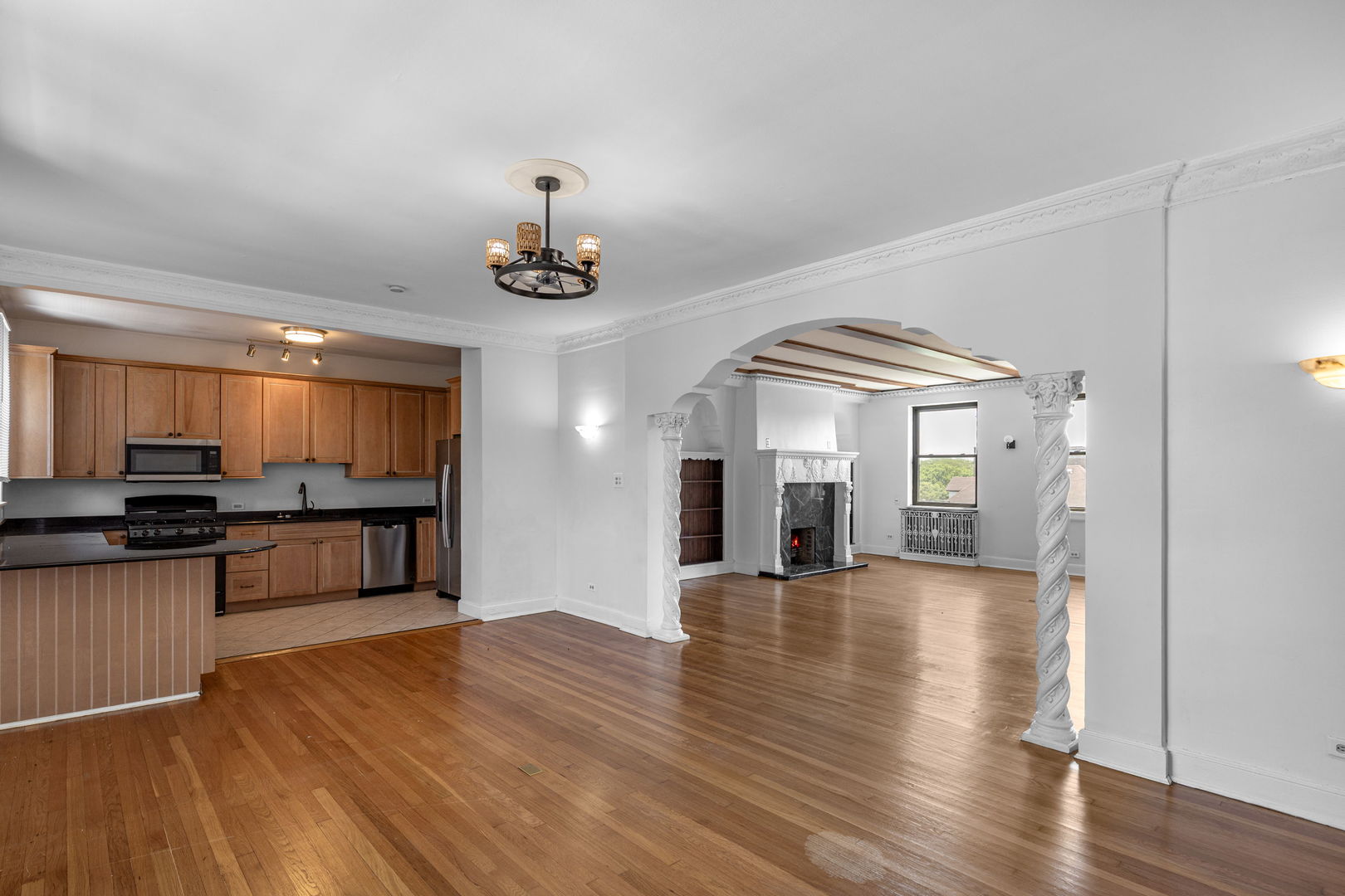 7370 S South Shore Drive 3w Property Photo 8