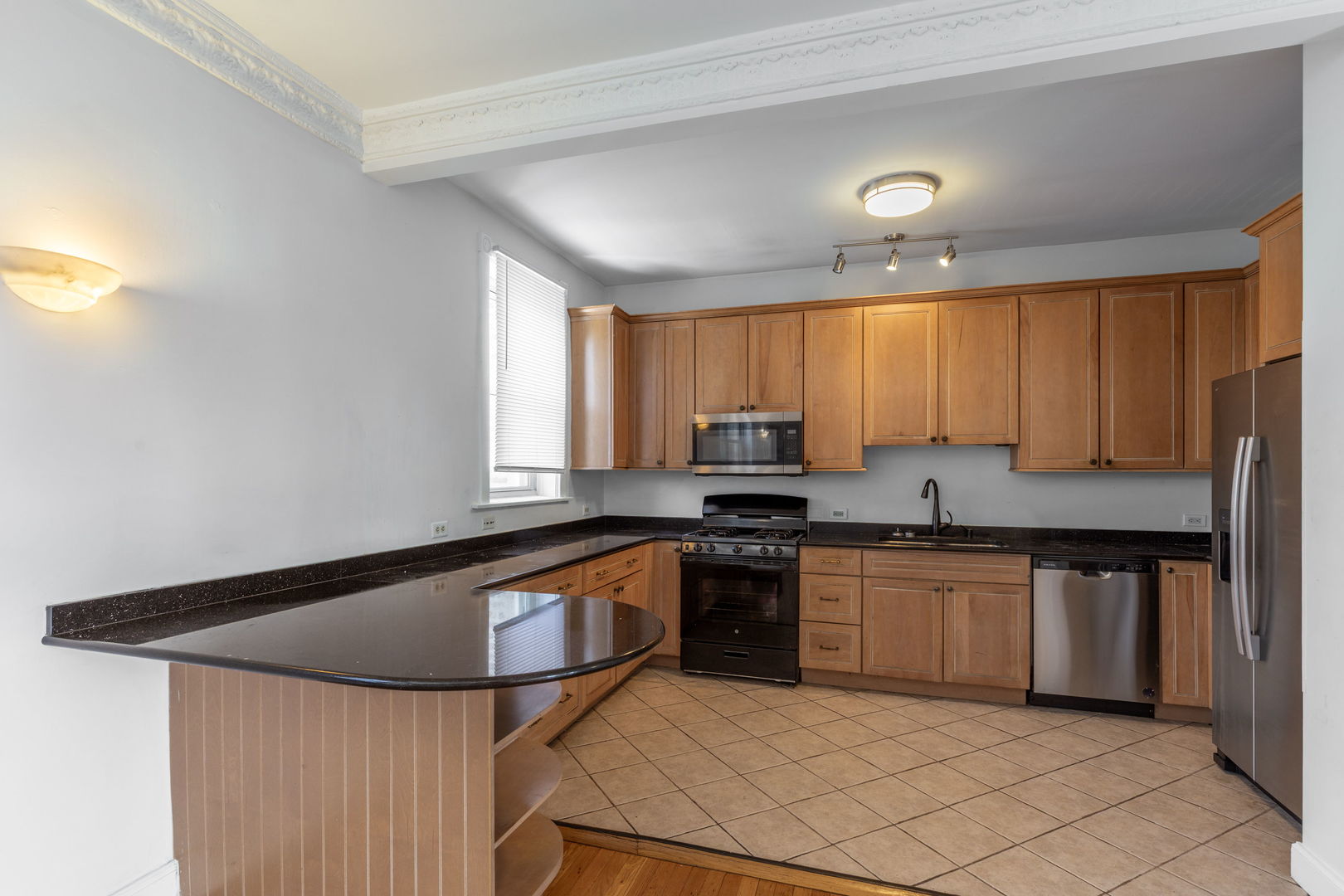 7370 S South Shore Drive 3w Property Photo 9