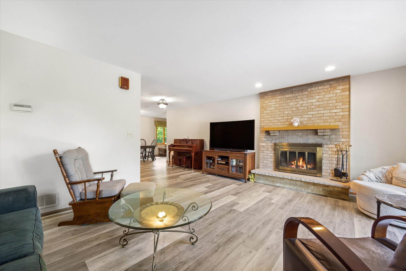 11131 Dineff Road Property Photo 5