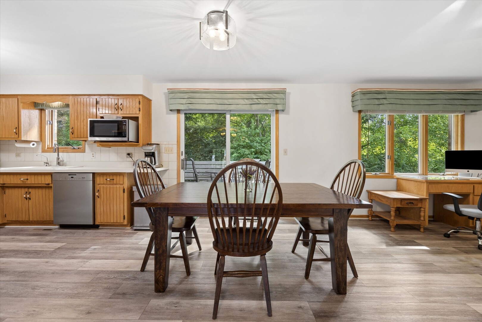 11131 Dineff Road Property Photo 7