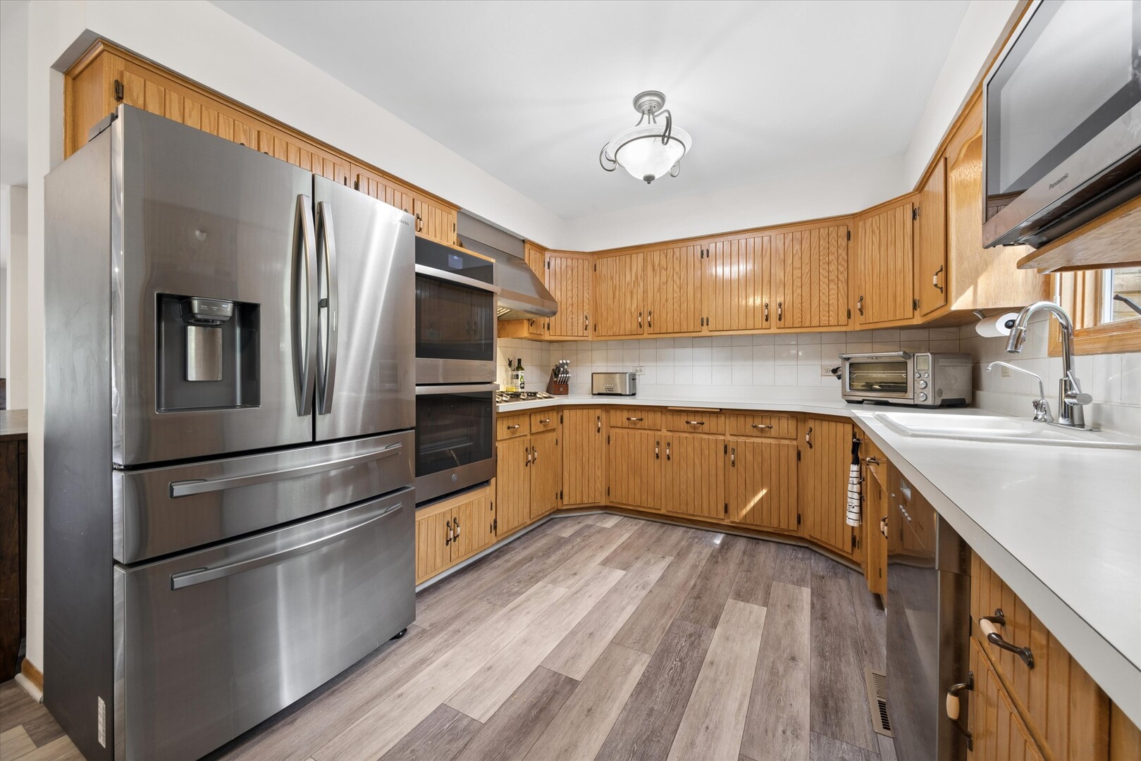 11131 Dineff Road Property Photo 8