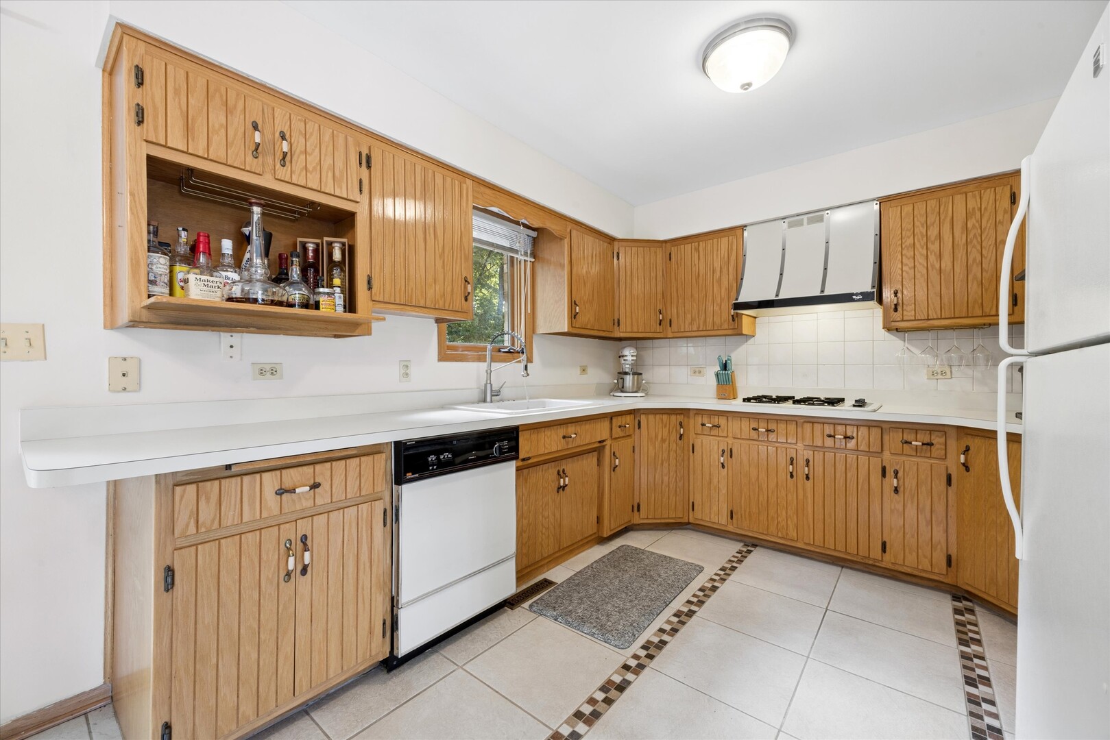 11131 Dineff Road Property Photo 16