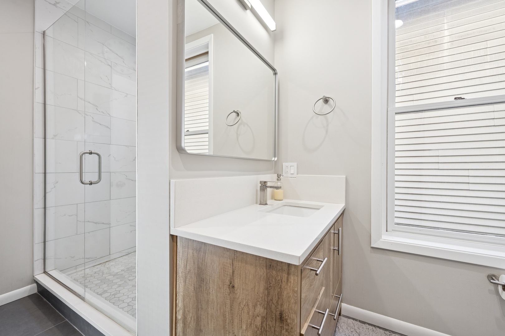 2307 W Melrose Street Property Photo 17