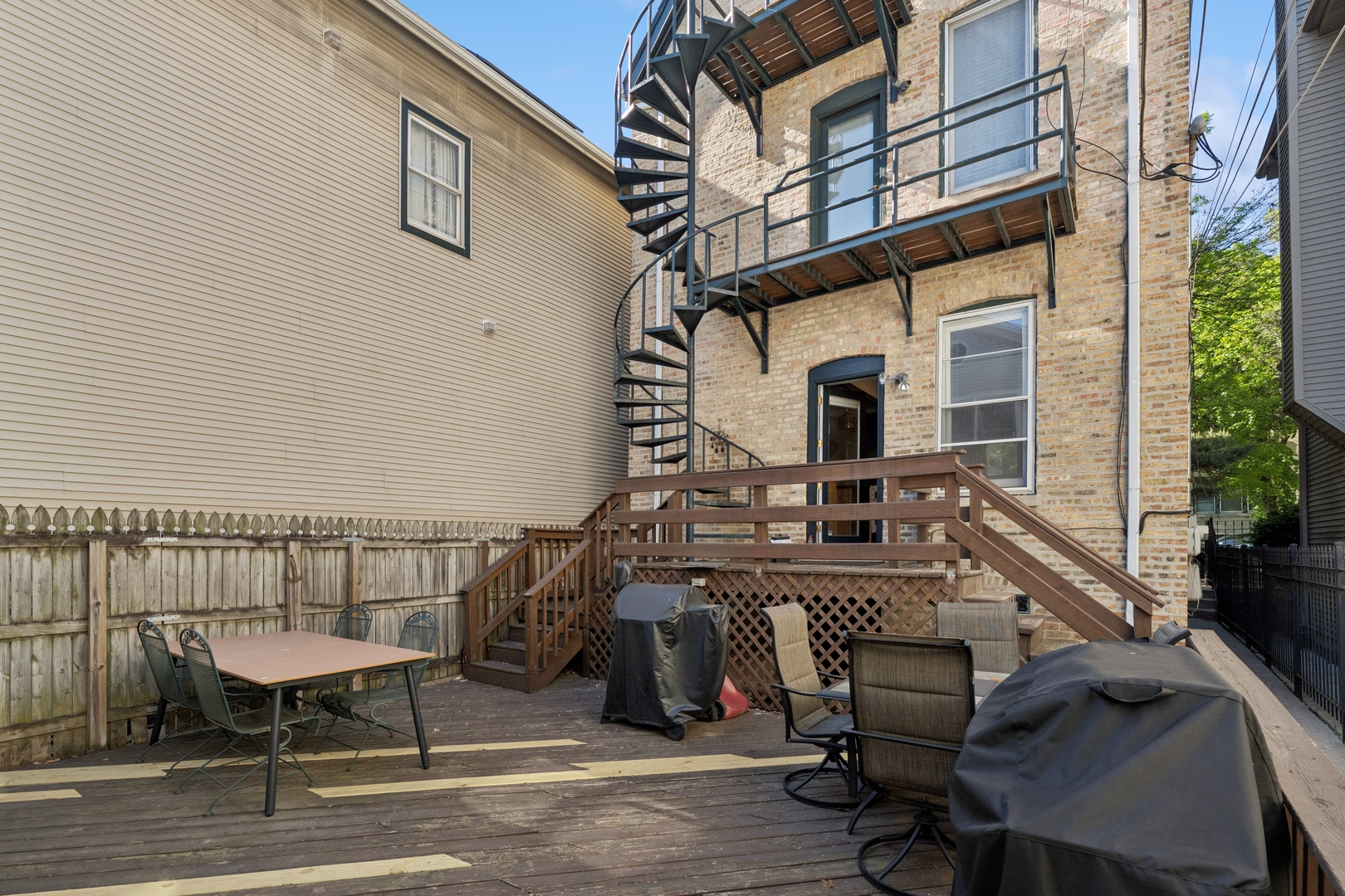 2307 W Melrose Street Property Photo 23
