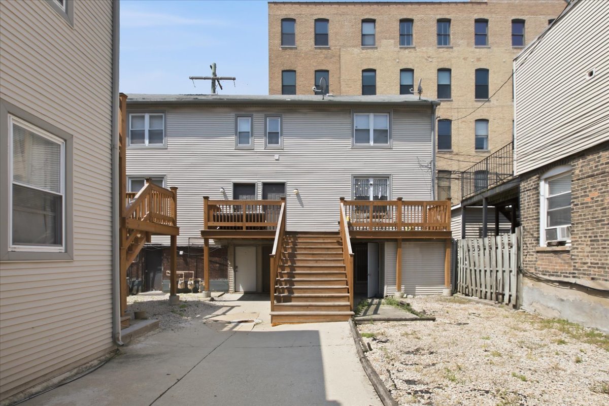 518 N MAY Street CH Property Photo 1