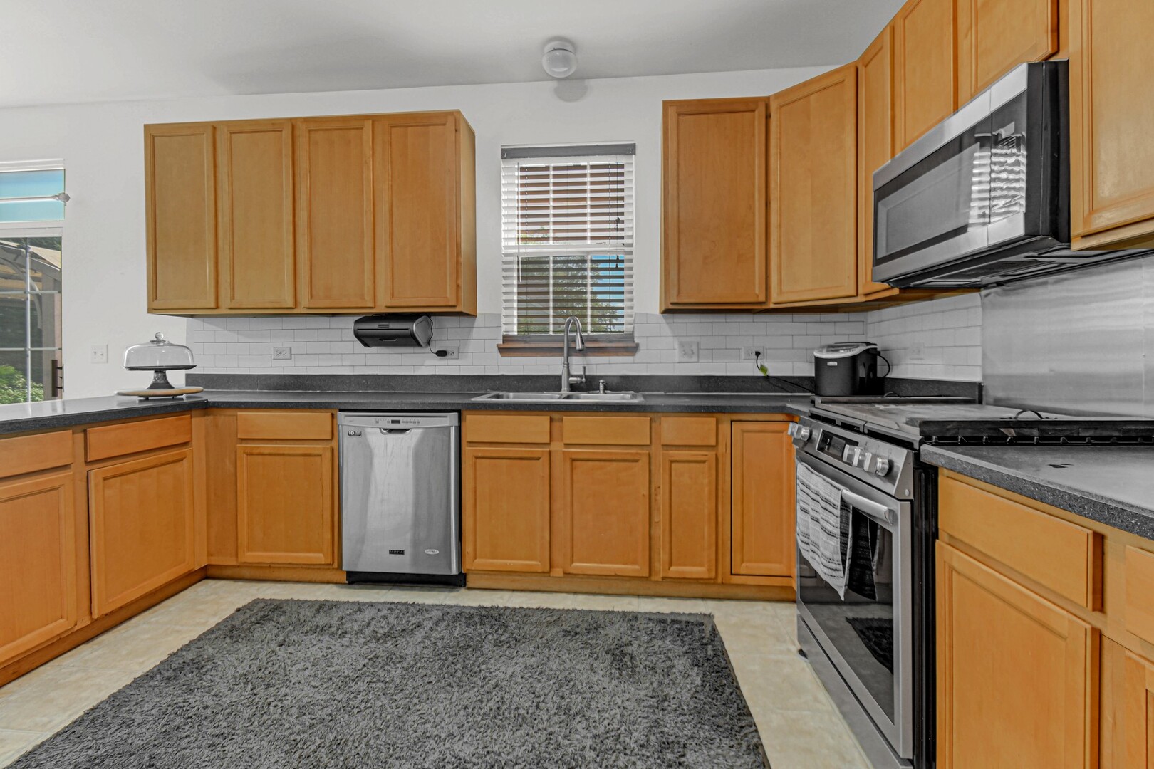 1806 Crestview Drive Property Photo 8