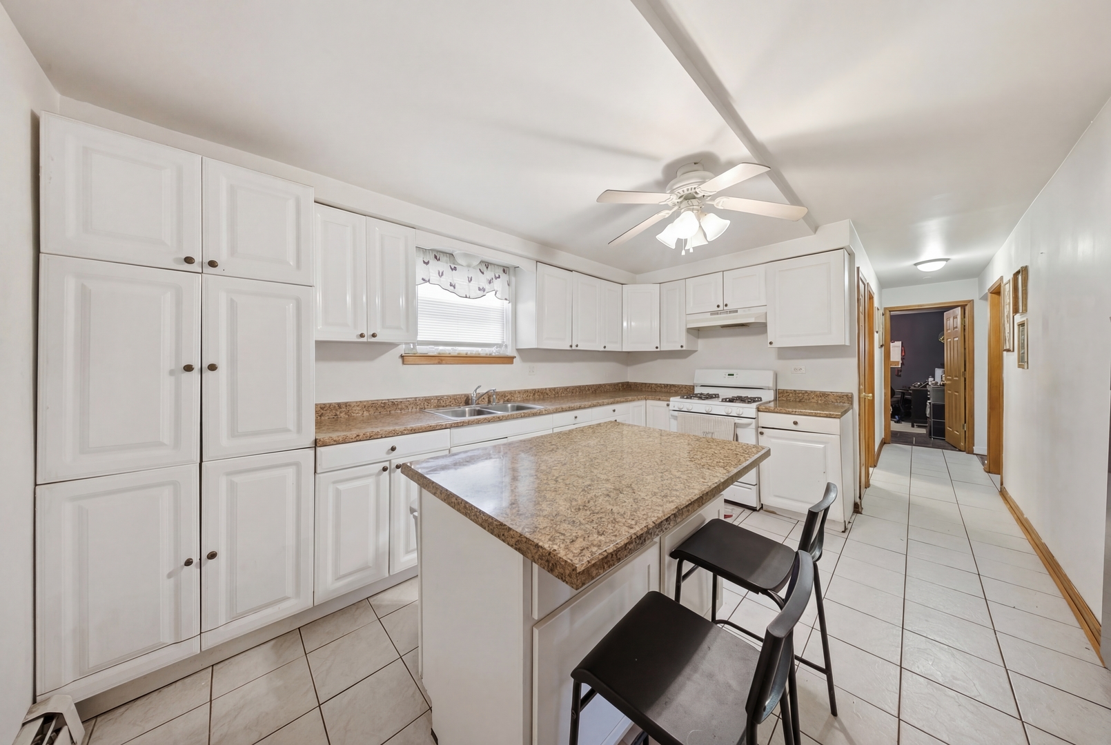 7426 W 62nd Place Property Photo 10