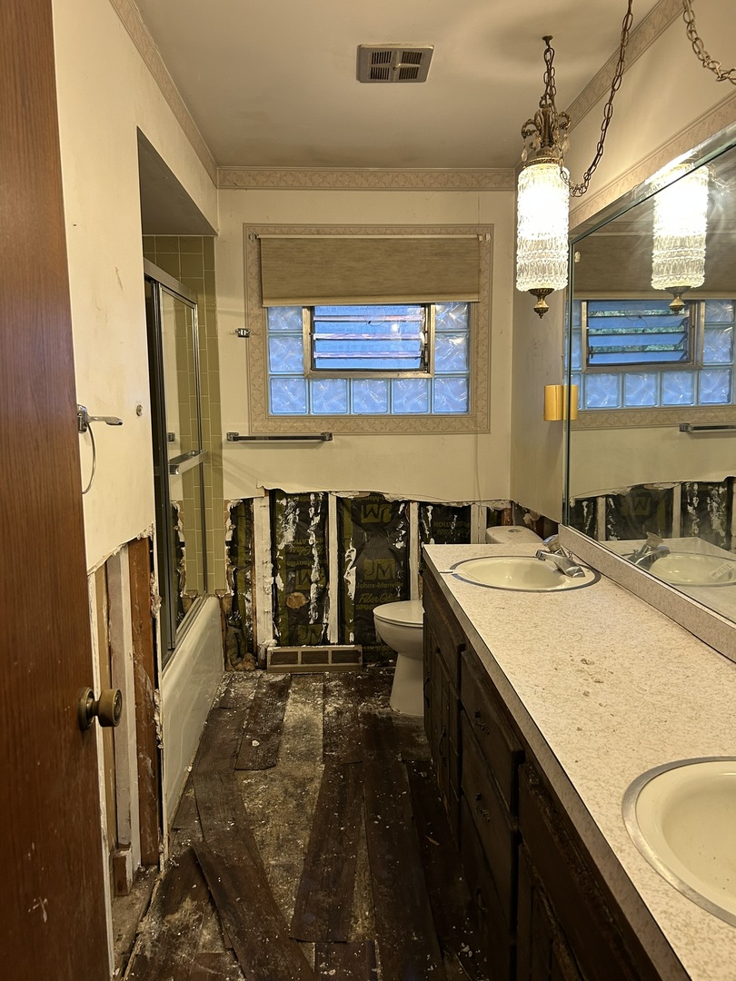 848 E 150th Place Property Photo 14