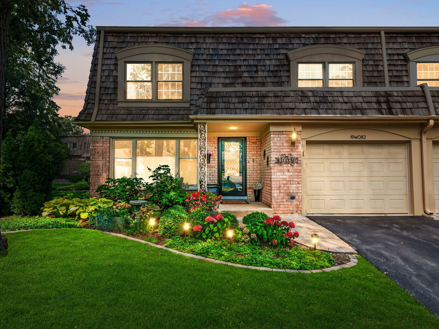 19w082 Avenue Barbizon