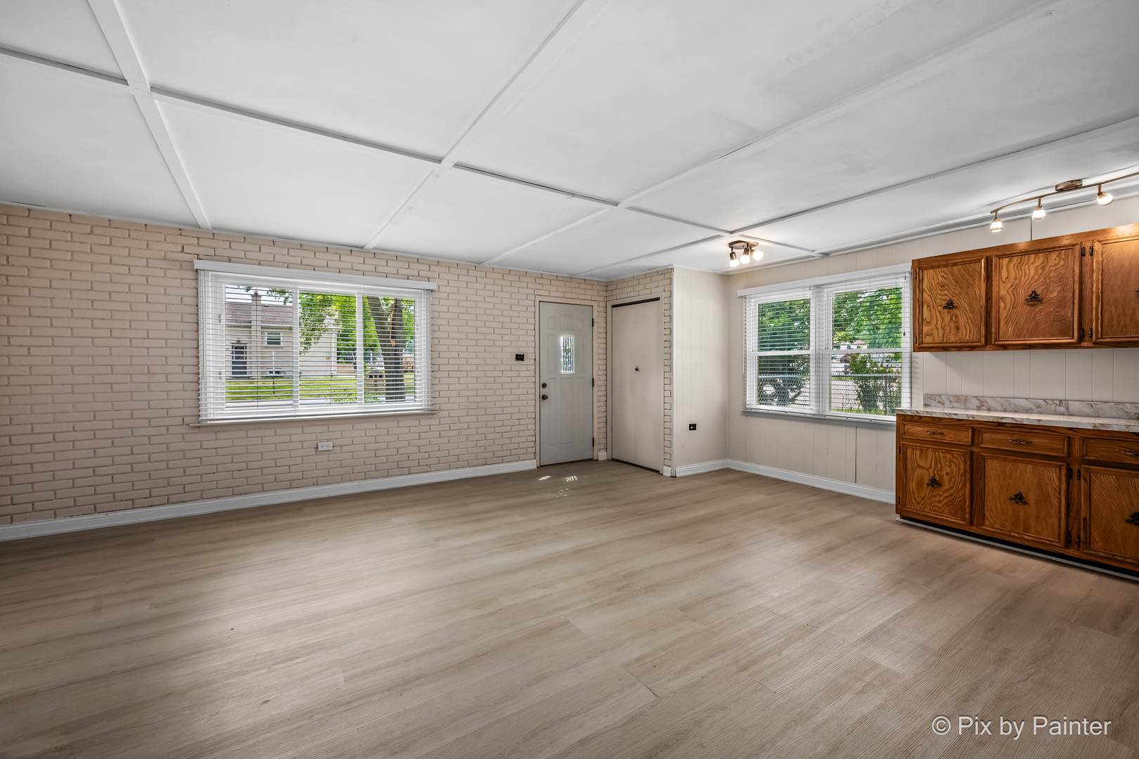 8425 Central Avenue Property Photo 9
