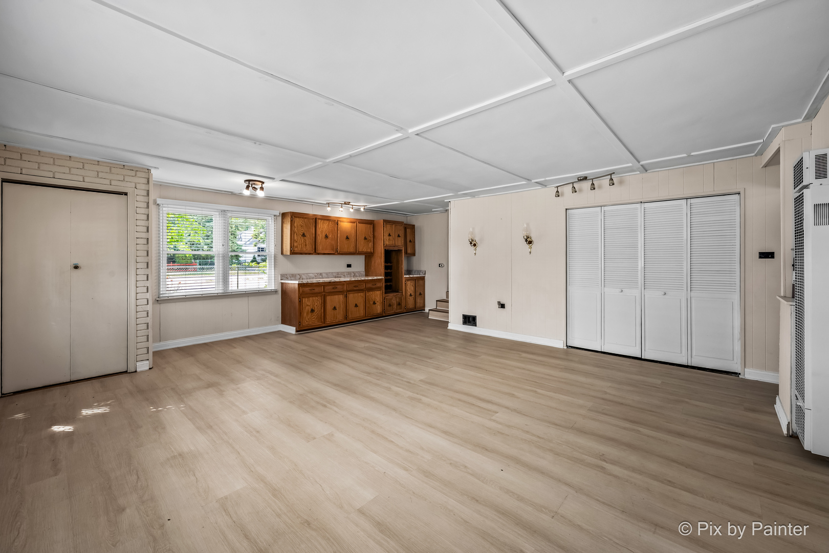8425 Central Avenue Property Photo 11