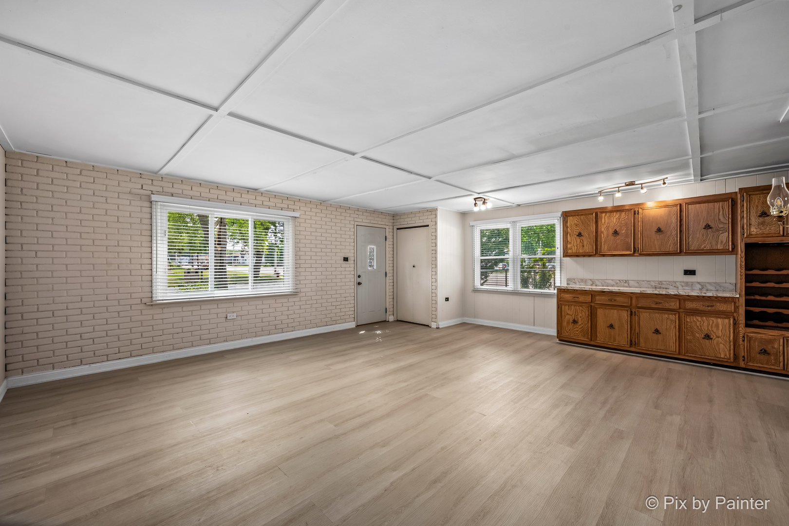 8425 Central Avenue Property Photo 12