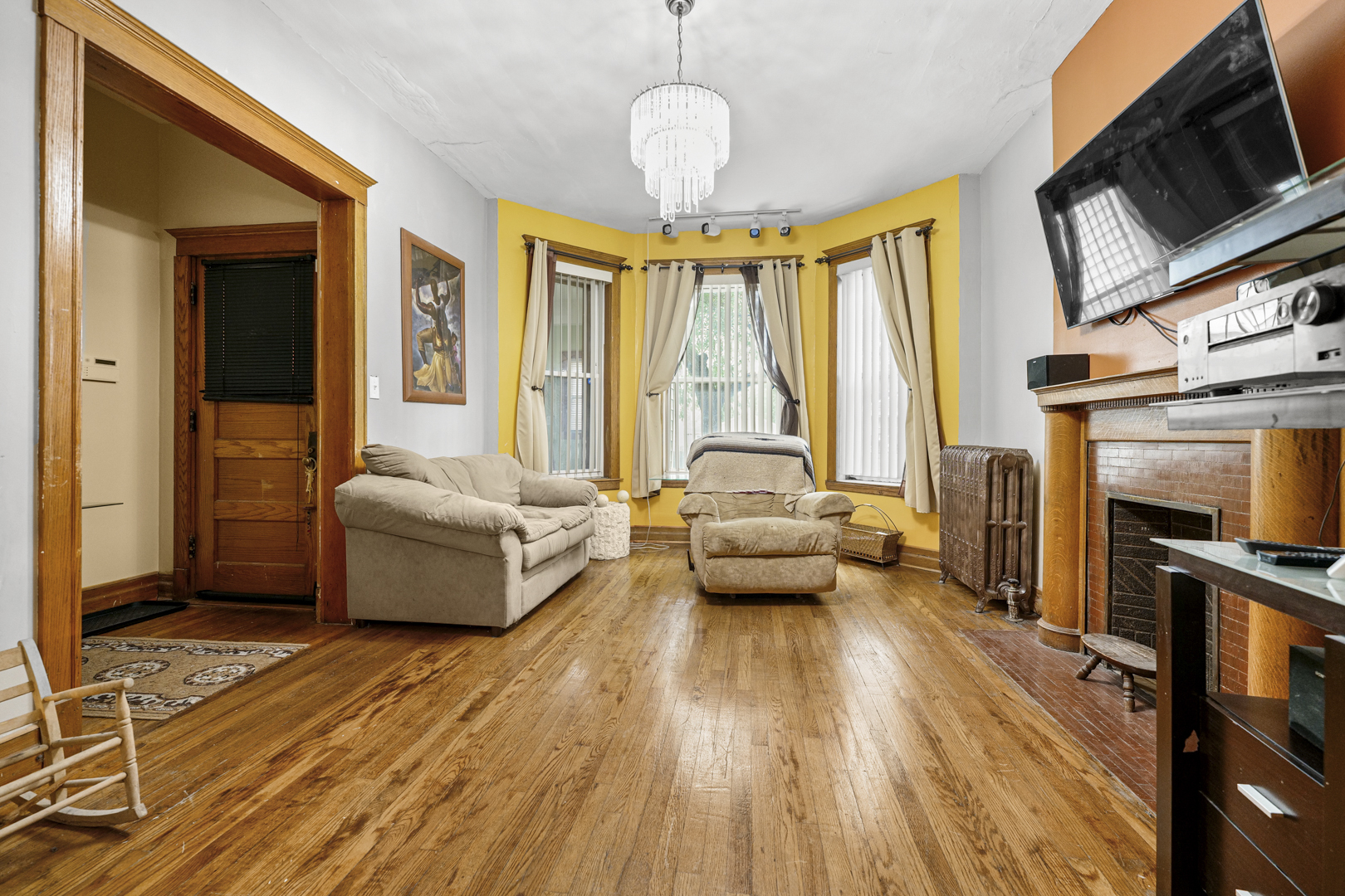 34 N Lockwood Avenue Property Photo 5