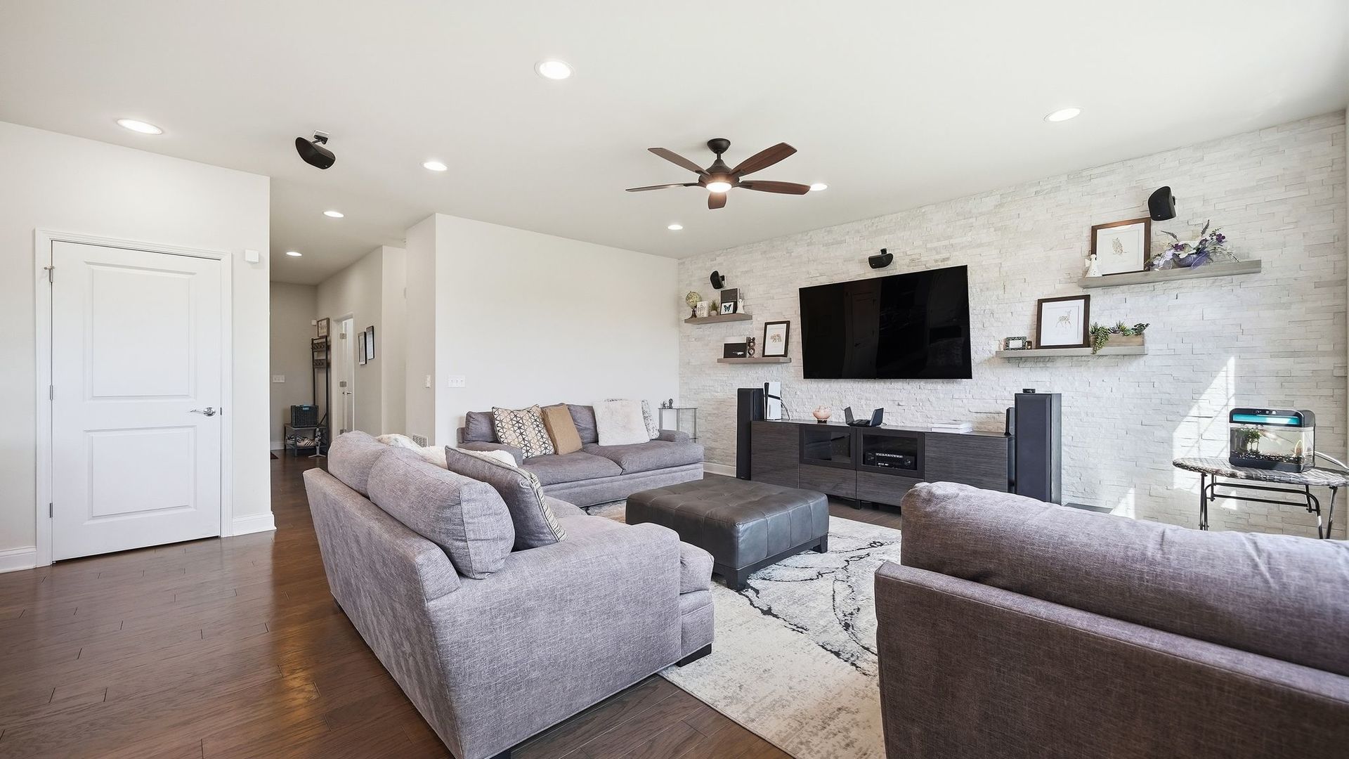5 Palisades Boulevard Property Photo 4