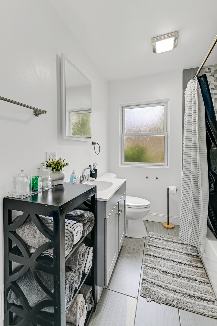 18431 Marshfield Avenue Property Photo 7