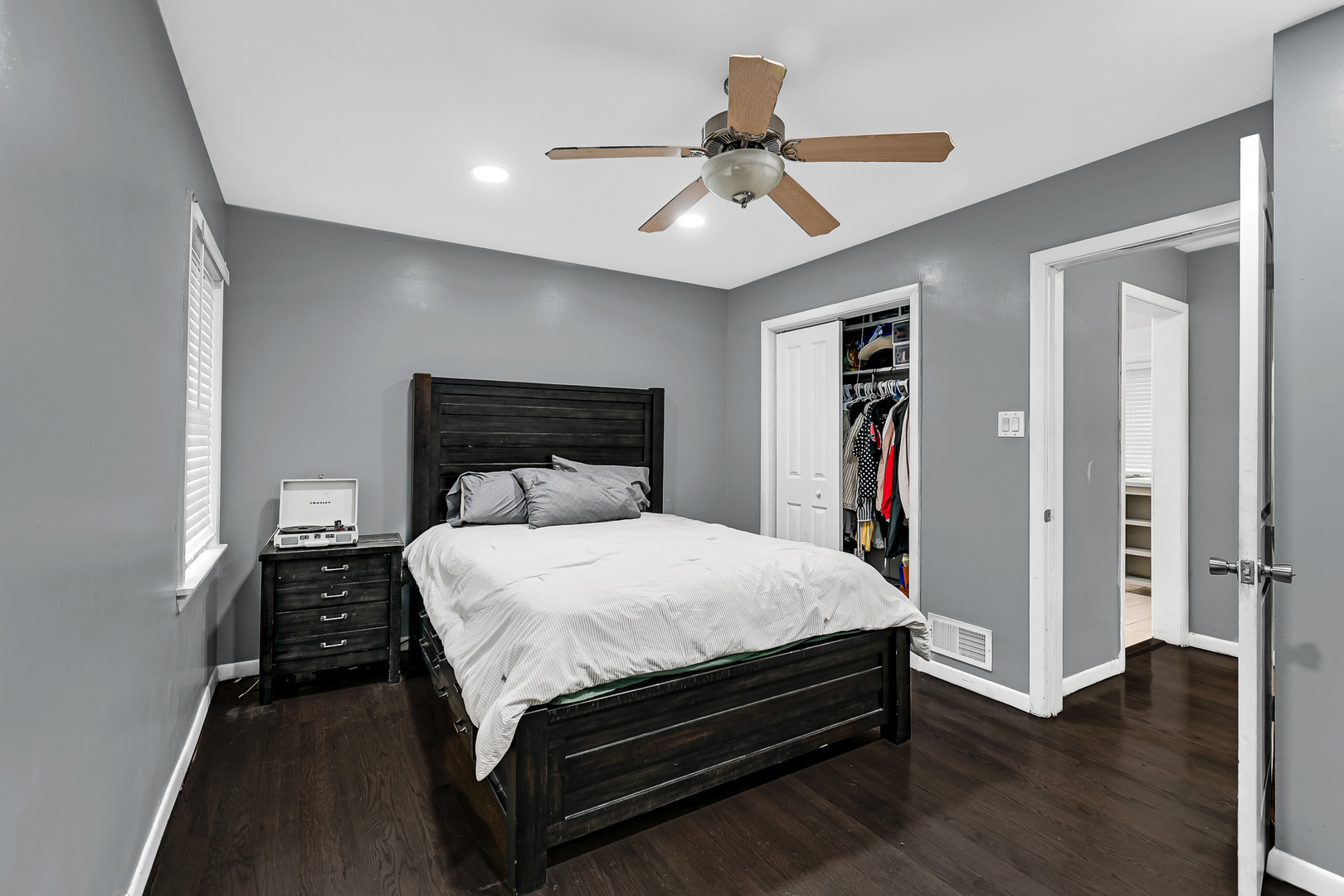18431 Marshfield Avenue Property Photo 8