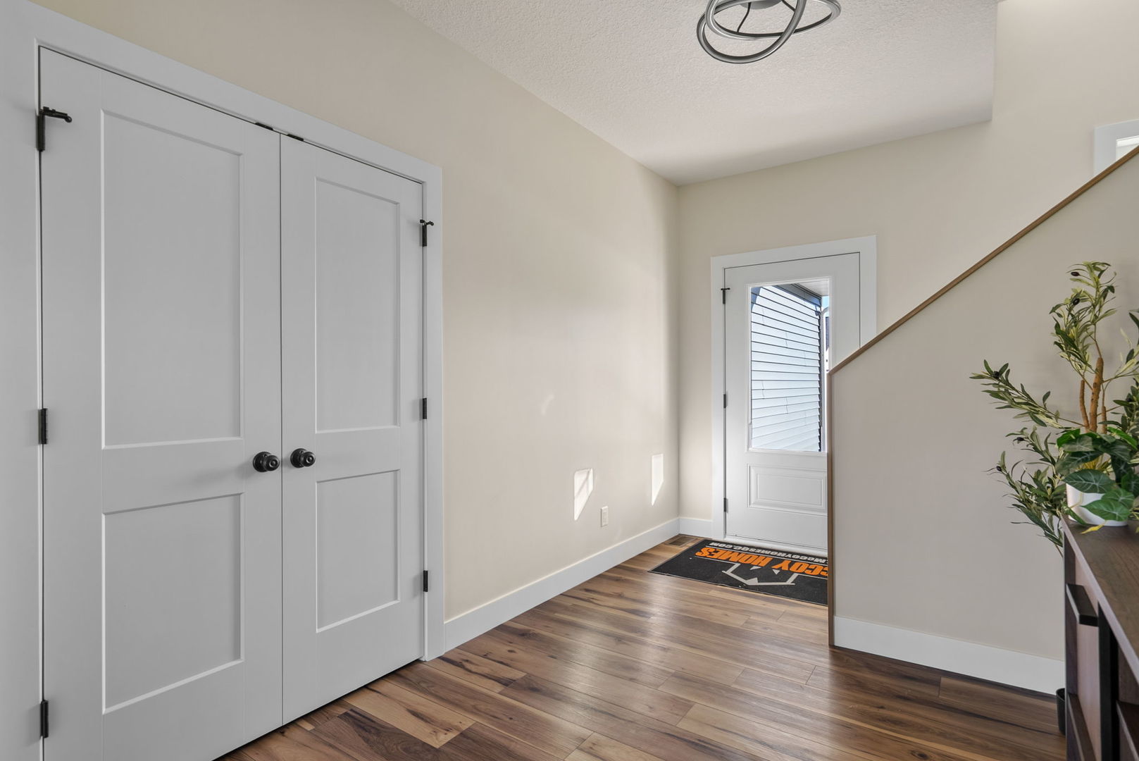 4711 Willow Circle Property Photo 4