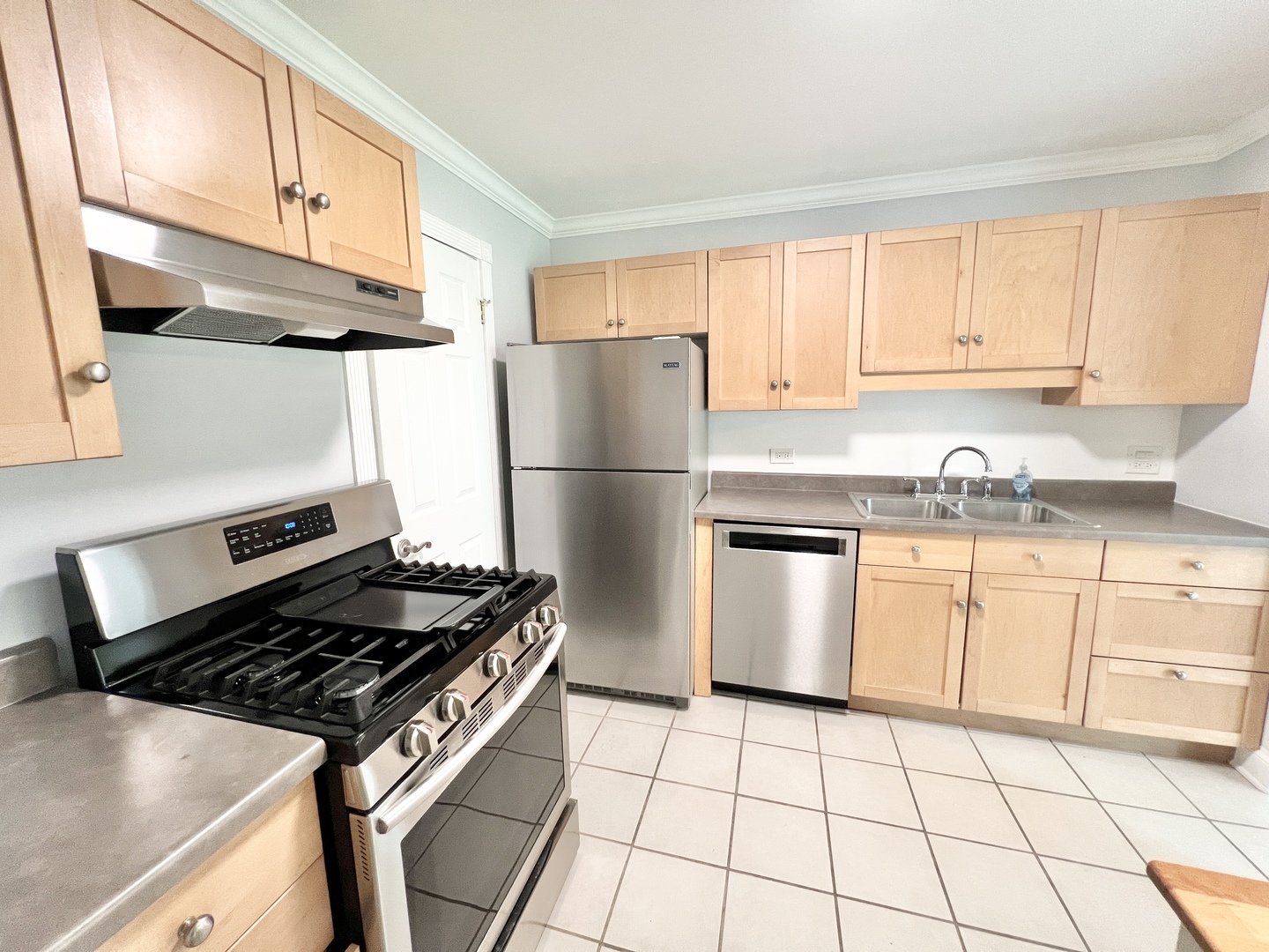1166 Buckingham Road C1 Property Photo 6