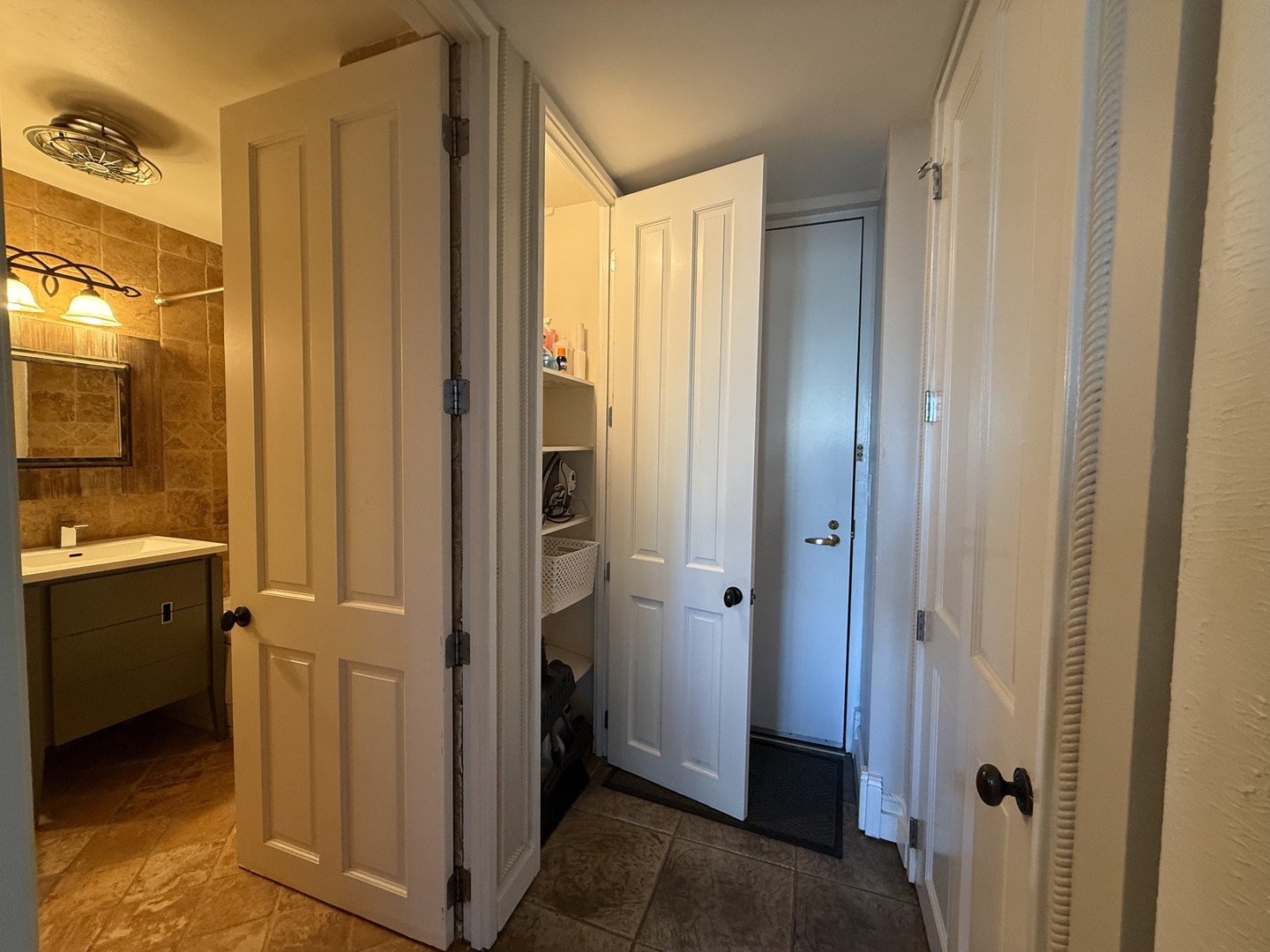400 E Randolph Street 3302 Property Photo 6