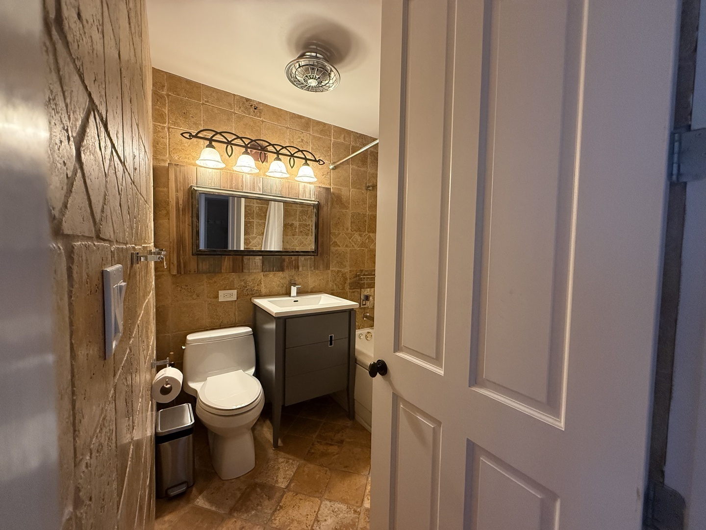 400 E Randolph Street 3302 Property Photo 7