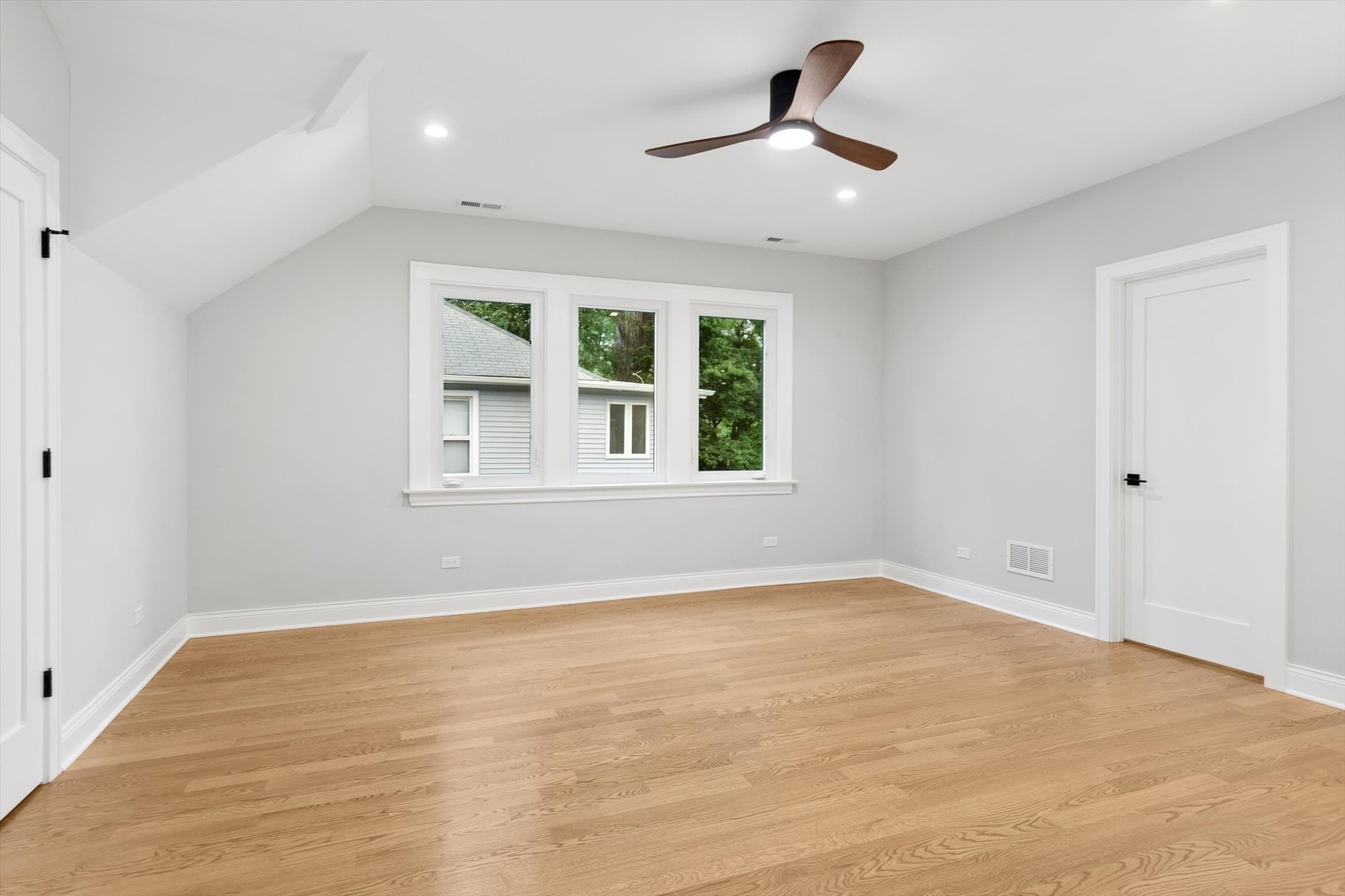 354 Lionel Road Property Photo 21