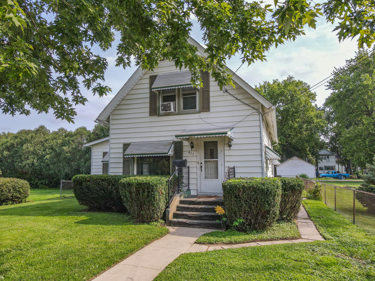 411 E 5th Street Property Photo 2