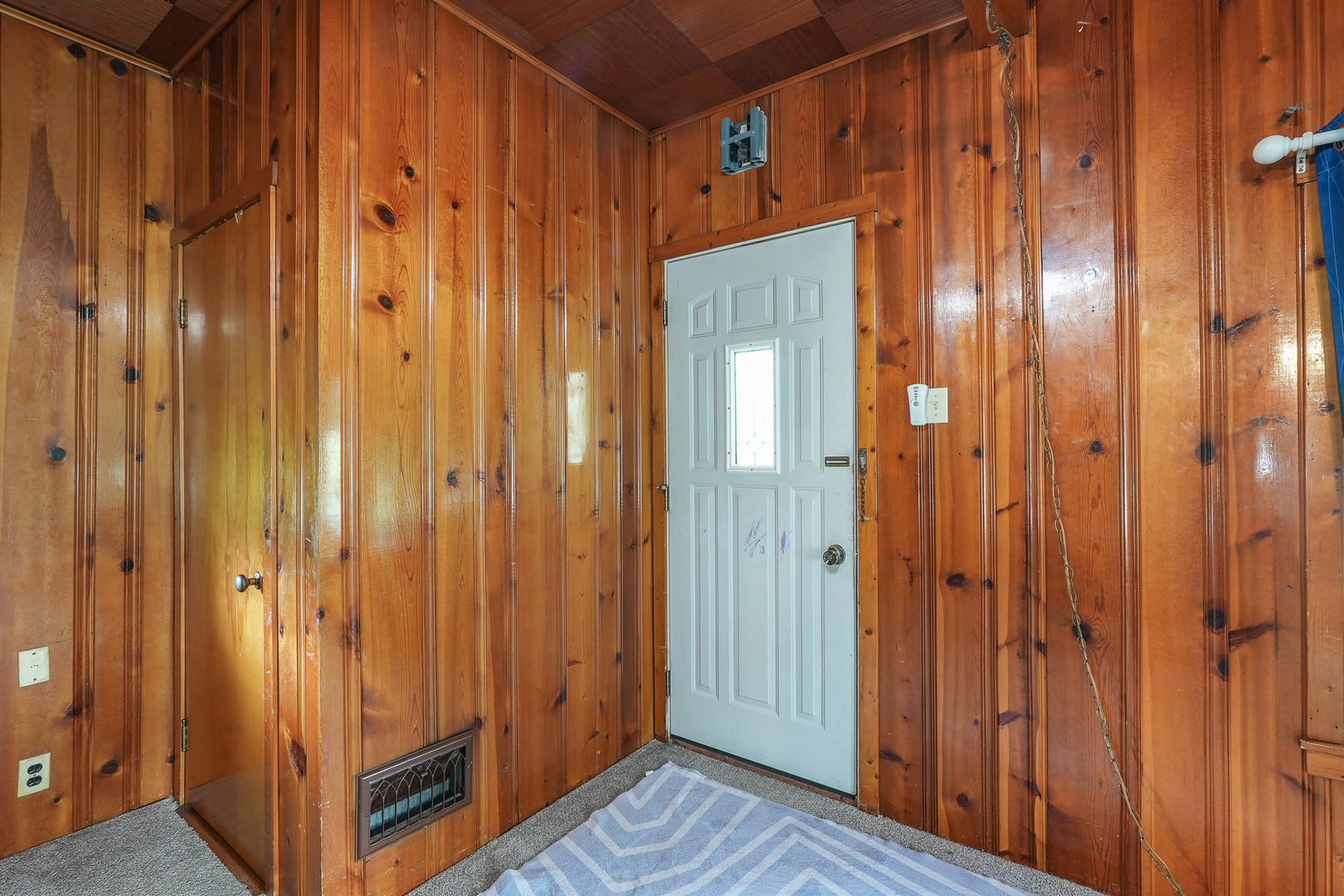 411 E 5th Street Property Photo 7