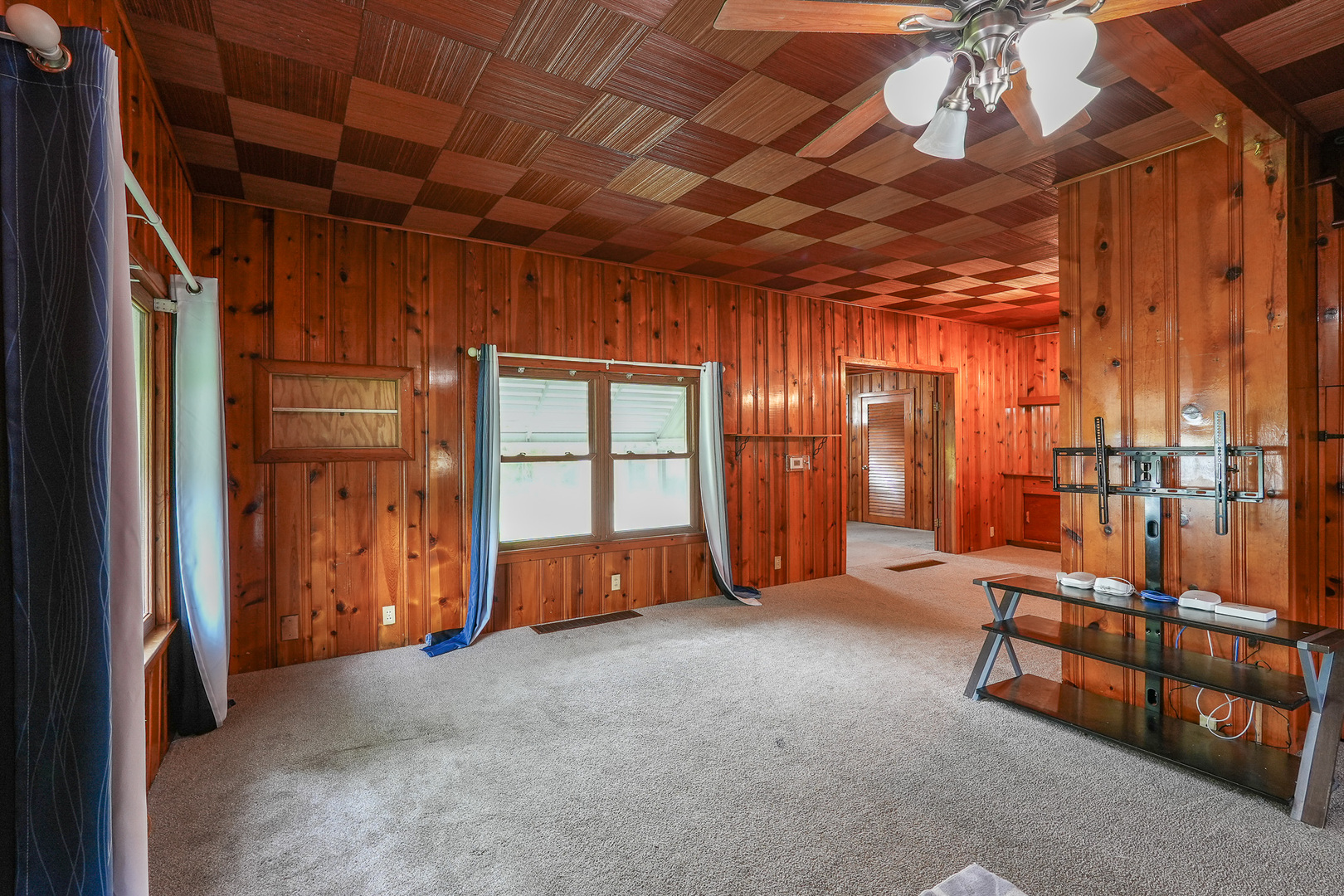 411 E 5th Street Property Photo 9