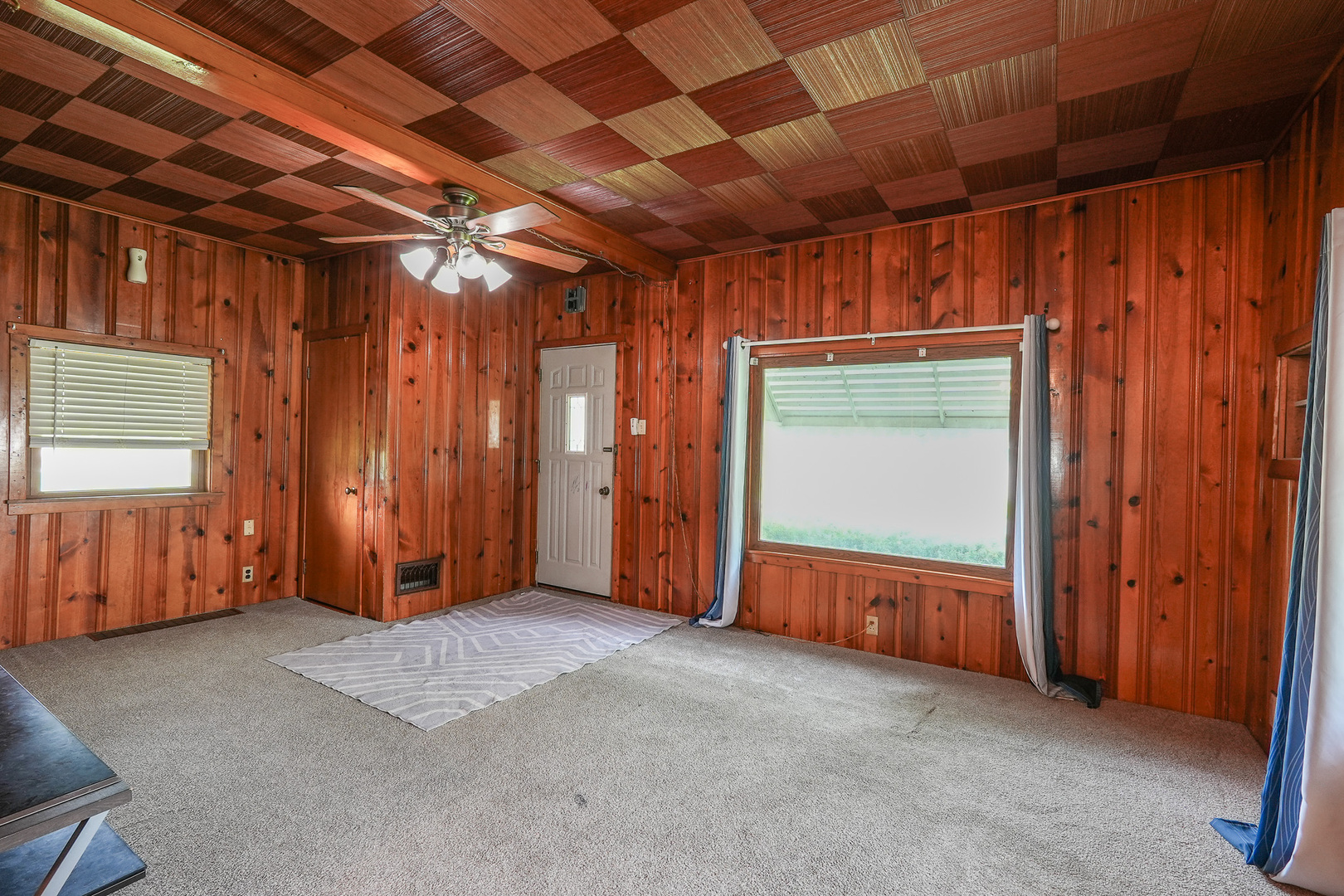 411 E 5th Street Property Photo 12