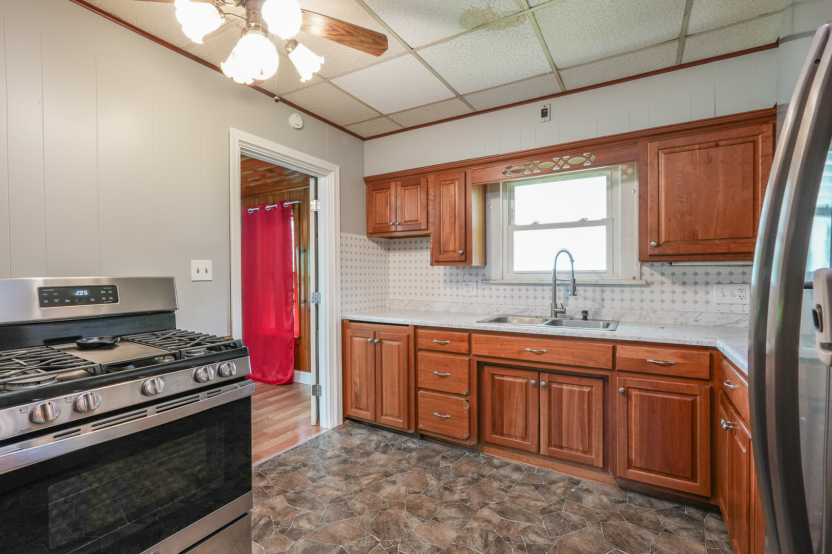 411 E 5th Street Property Photo 18