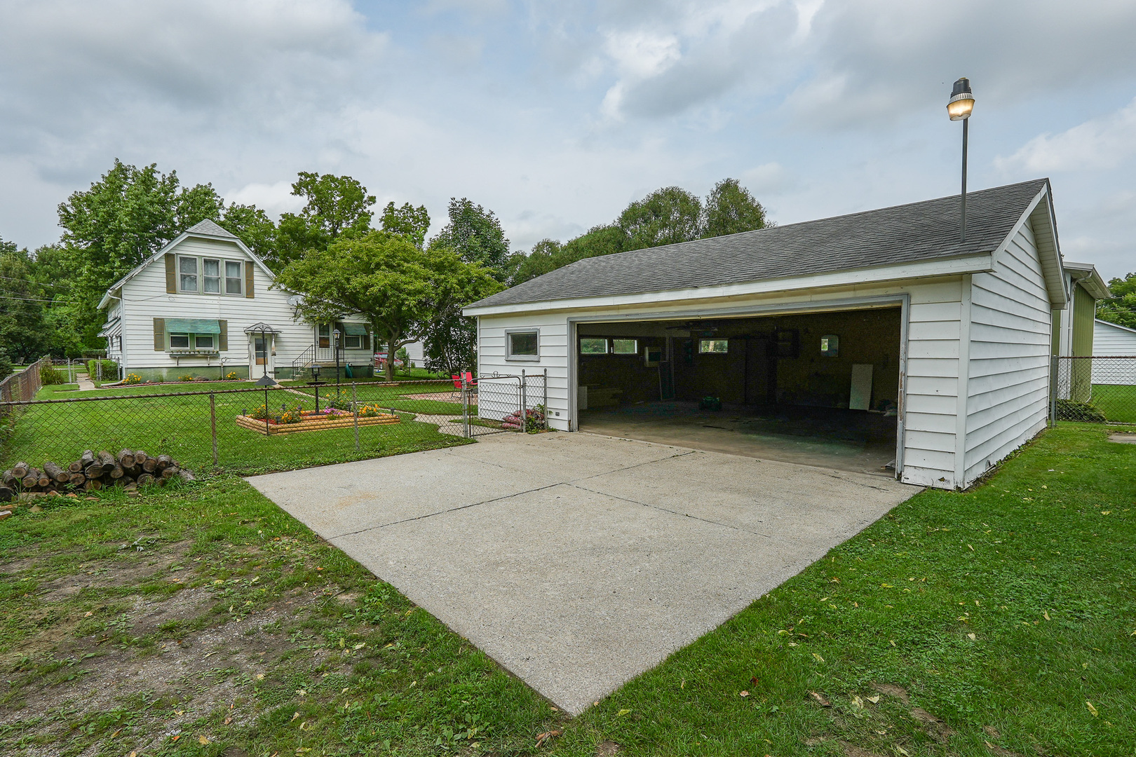 411 E 5th Street Property Photo 43