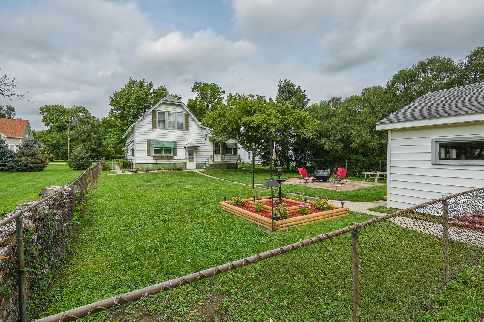 411 E 5th Street Property Photo 48