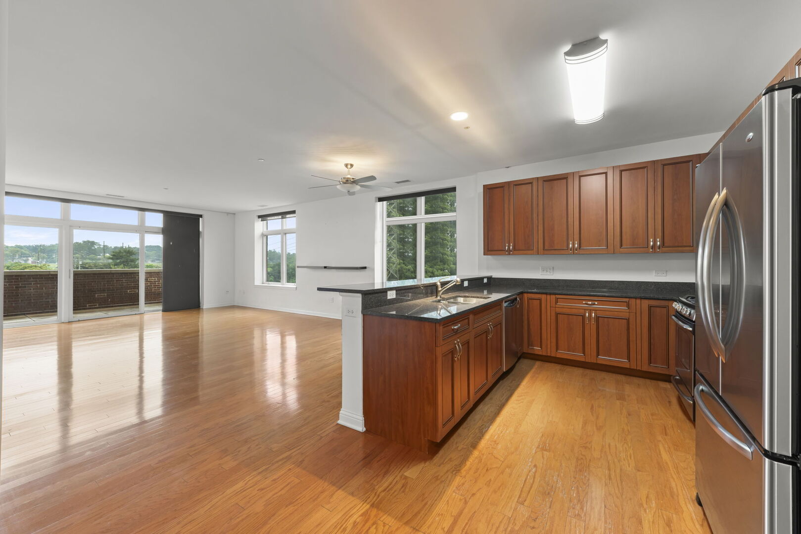 160 S River Street 215 Property Photo 7