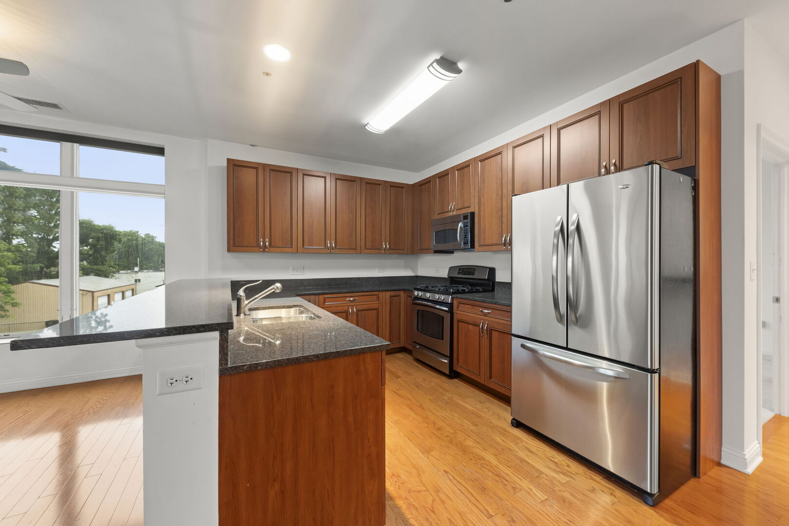 160 S River Street 215 Property Photo 8