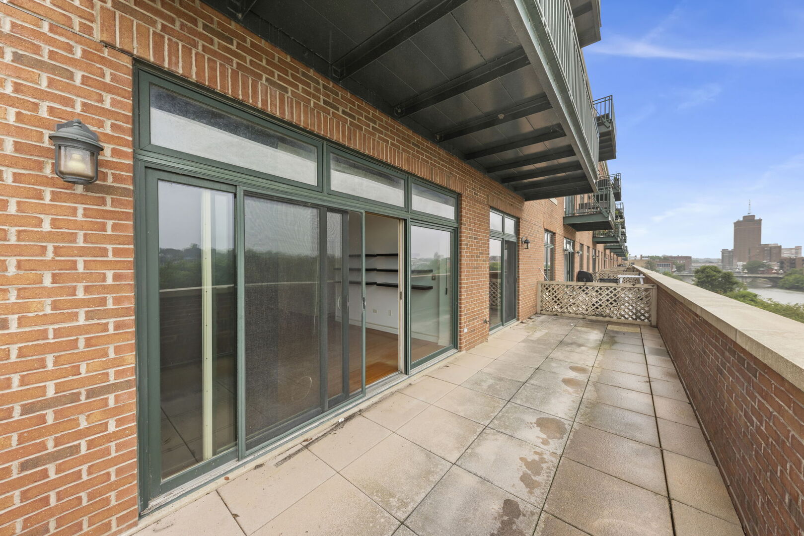 160 S River Street 215 Property Photo 17