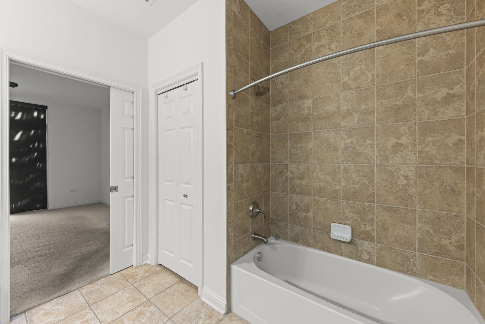160 S River Street 215 Property Photo 24