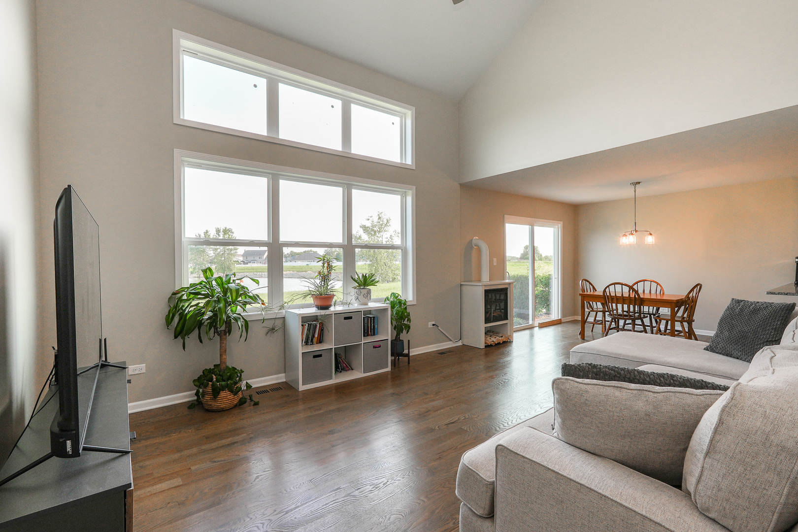 976 Inland Drive Property Photo 3