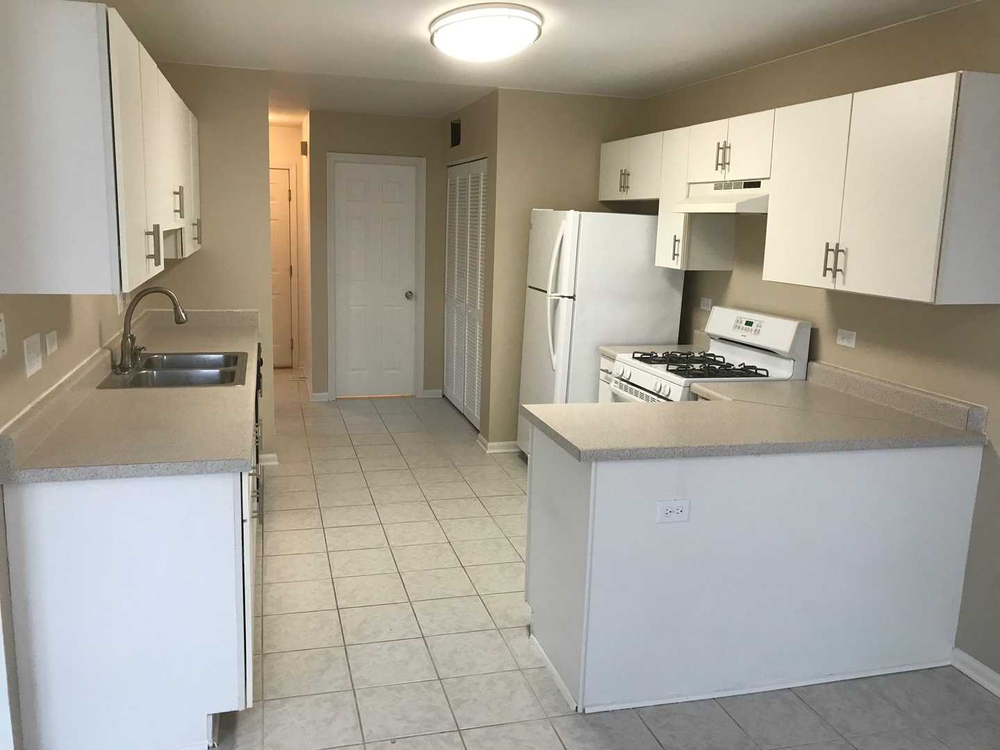 2320 College Green Drive Property Photo 9