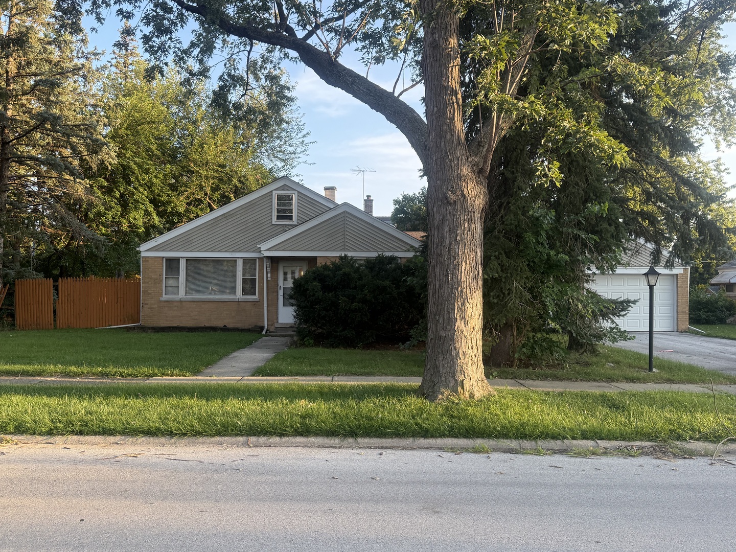 10806 S Komensky Avenue Property Photo 1