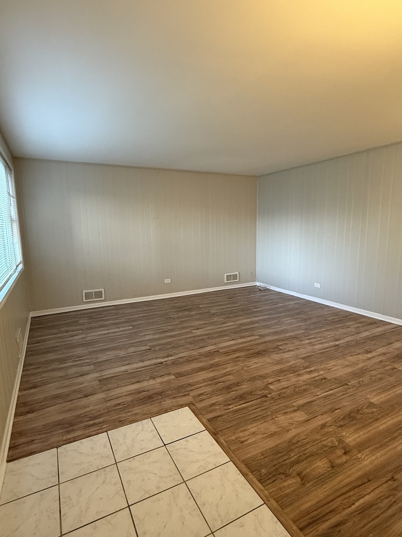 10806 S Komensky Avenue Property Photo 2