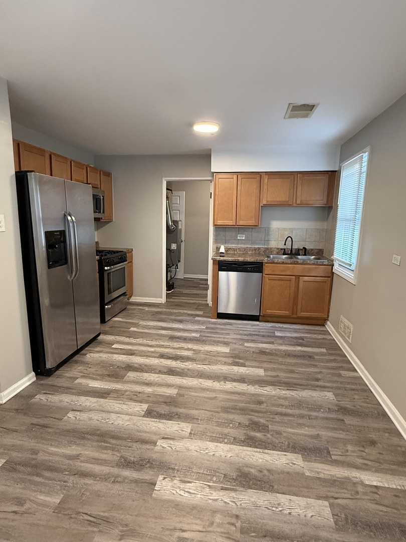 10806 S Komensky Avenue Property Photo 3