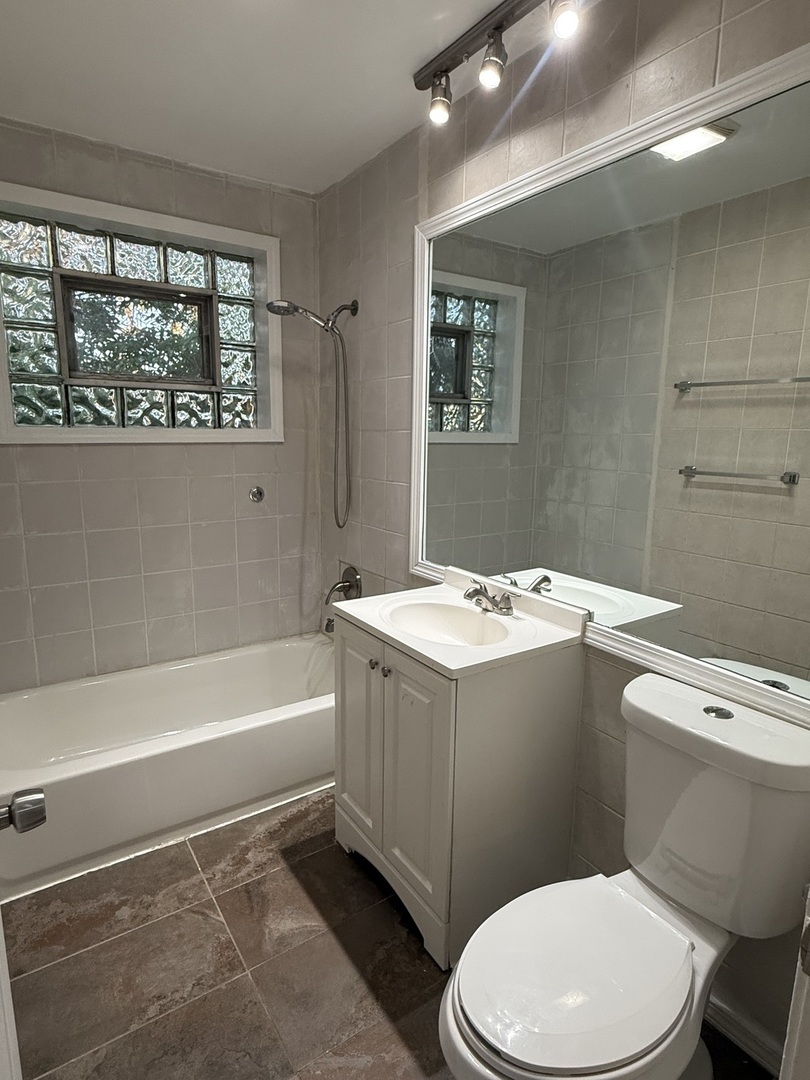 10806 S Komensky Avenue Property Photo 5