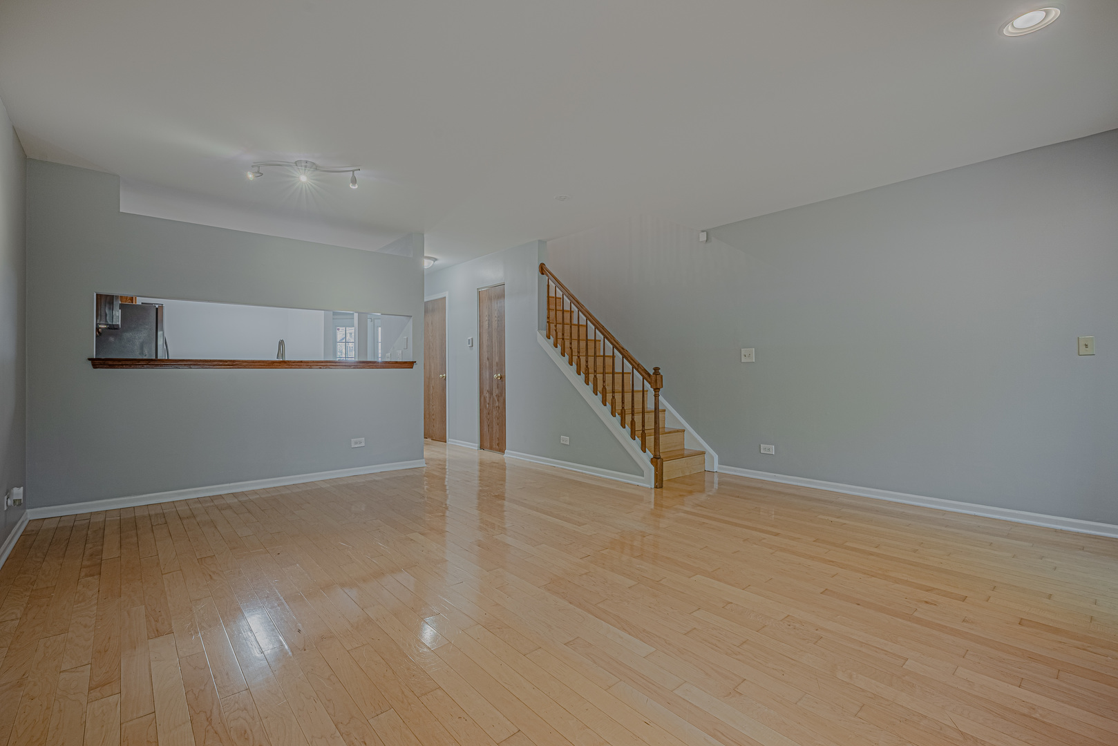 1069 Talbots Lane Property Photo 6