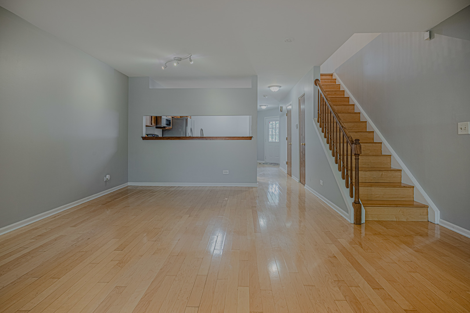 1069 Talbots Lane Property Photo 7