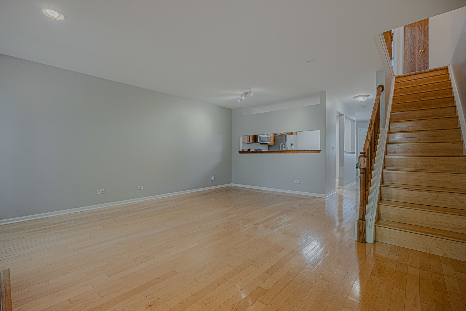 1069 Talbots Lane Property Photo 8