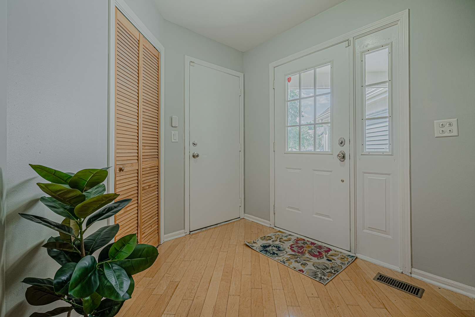 1069 Talbots Lane Property Photo 12